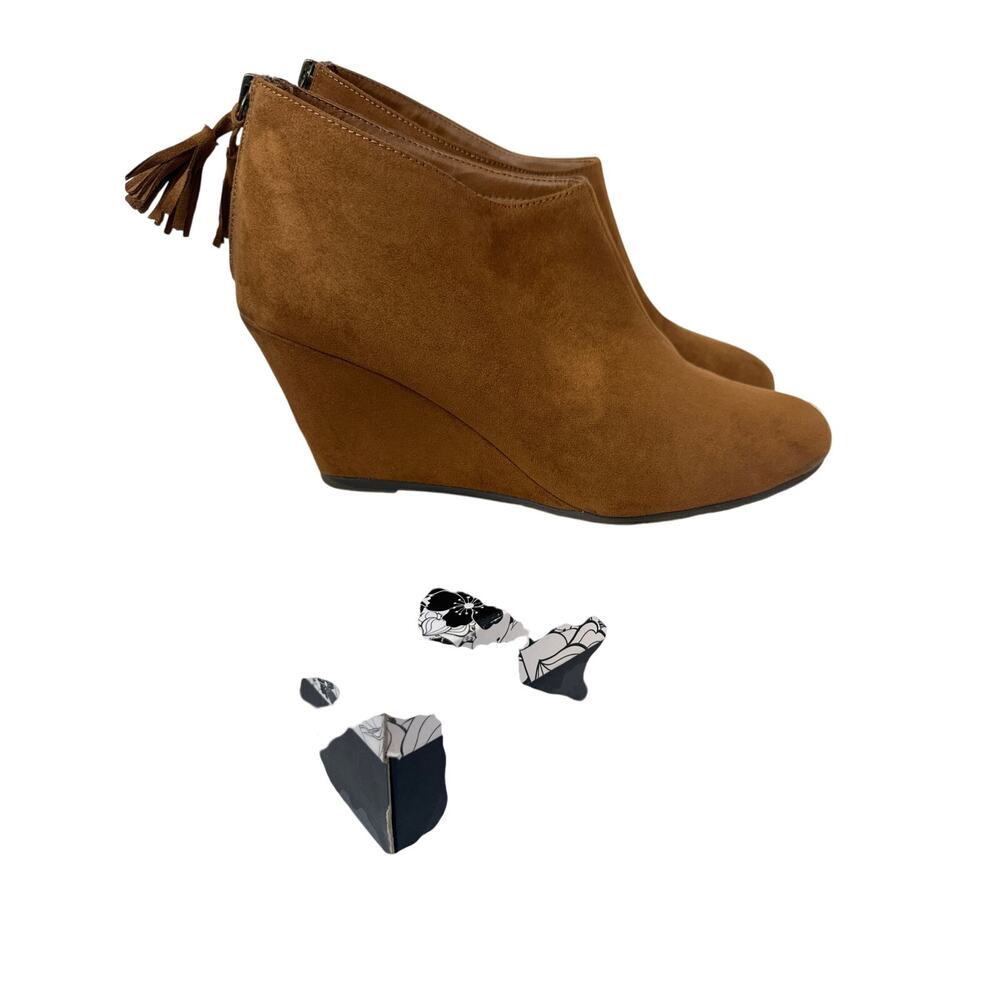 CL By LAUNDRY Womens 9.5 Brown Sued Wedge Ankle Boots Shoes Back Zipper Fringe